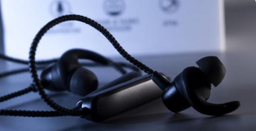 平价颈挂式蓝牙耳机推荐 这三款性价比之选是否值得入手？